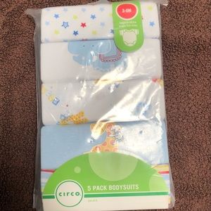 New Circo Baby boy onesies x5 

Brand new in bag